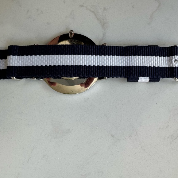 Daniel Wellington Classic Glasgow Watch - Picture 5 of 8